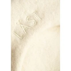 Läst Baret - Off White -LINDA FARROW butikk 915f31653f638b800b693486d27fa1c6