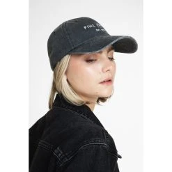 Camilla Pihl Cap -LINDA FARROW butikk c6a81ae00e2ecadf602e02648f826987